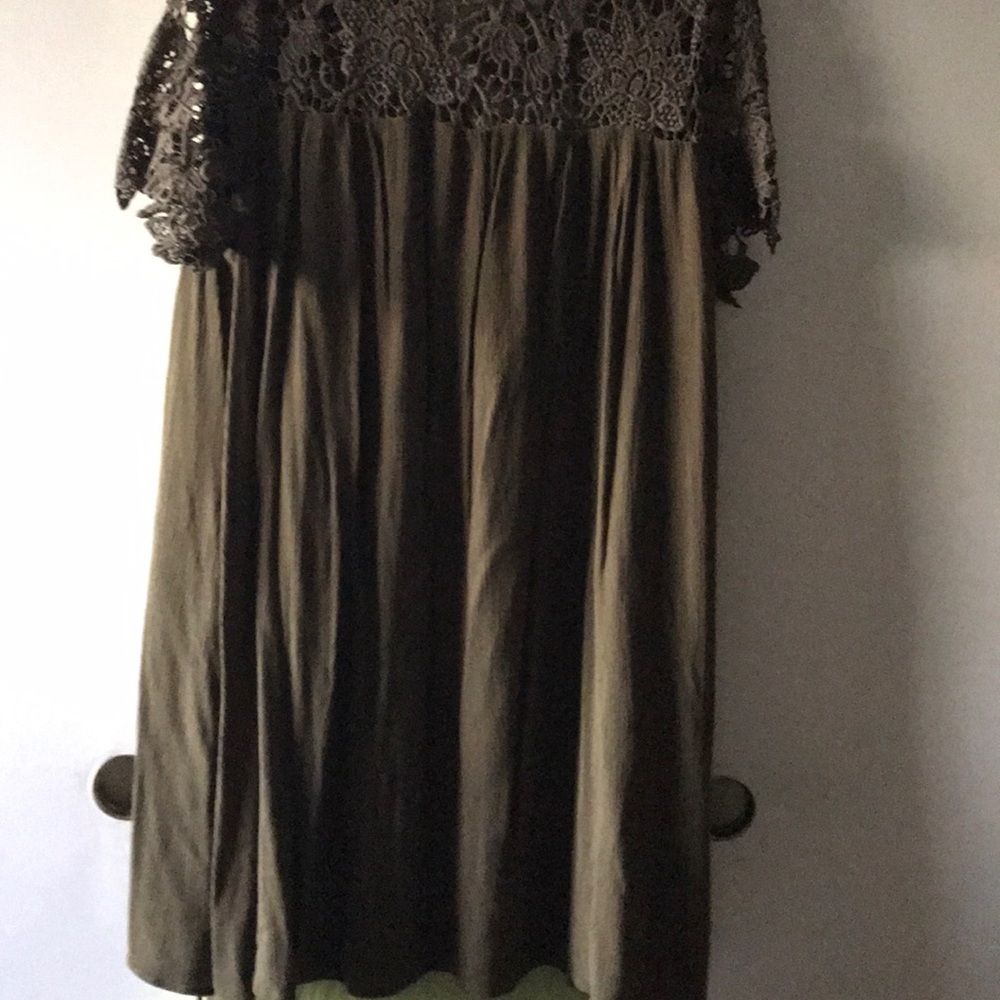 Everyday casual street dress.